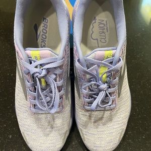 Brooks Women’s Ghost 14 tennis shoe. New never worn